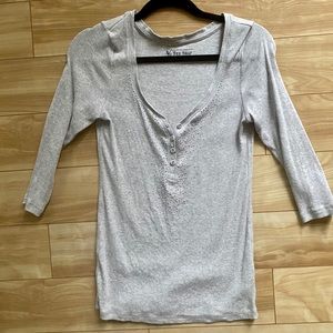 VS grey t-shirt